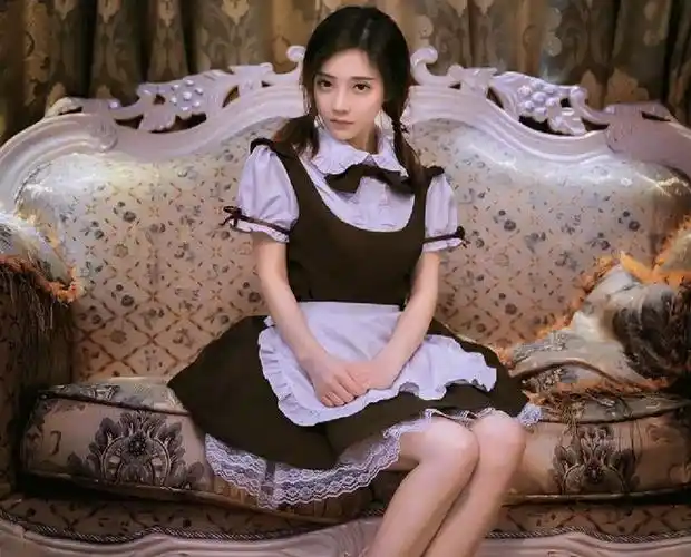 冯提莫登上男人装封面,拍出"一米"大长腿,网友:ps太明显!_网易订阅