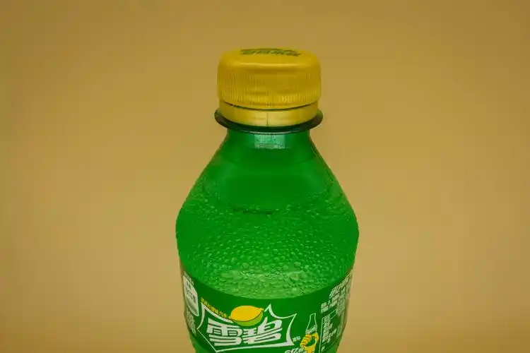 静物拍摄雪碧透心凉