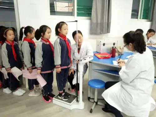 关注健康 关爱学生――曲沃县实验小学学生体检