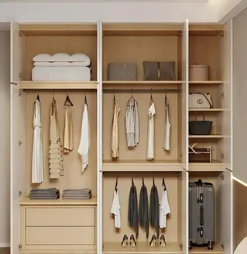 一门到顶衣柜!建议学深圳人的做法,美观又实用