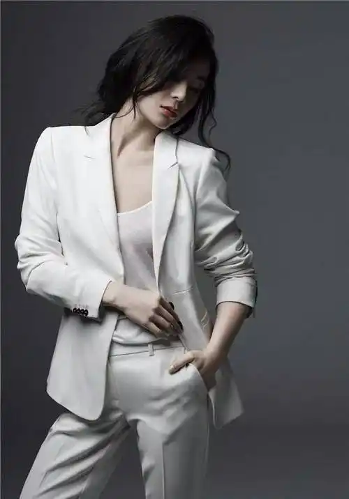 别以为只有男人适合穿西装,这些女明星穿西装英姿飒爽不输男人!