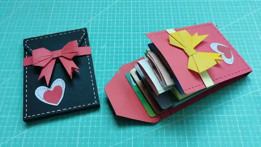 用纸做的小钱包,简单好看又实用,关键是能装很多东西