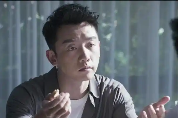41岁胡歌对比37岁郑恺老天赏饭吃与科班毕业的演技差距一目了然