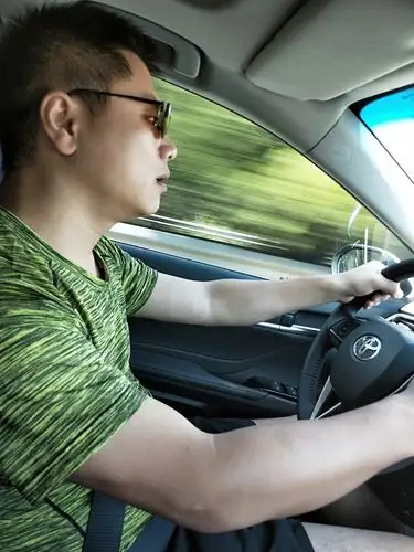阮医生认真开车的样子帅的不行!