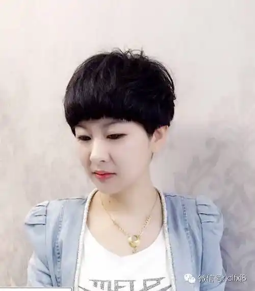 今年短发流行"漏耳头"