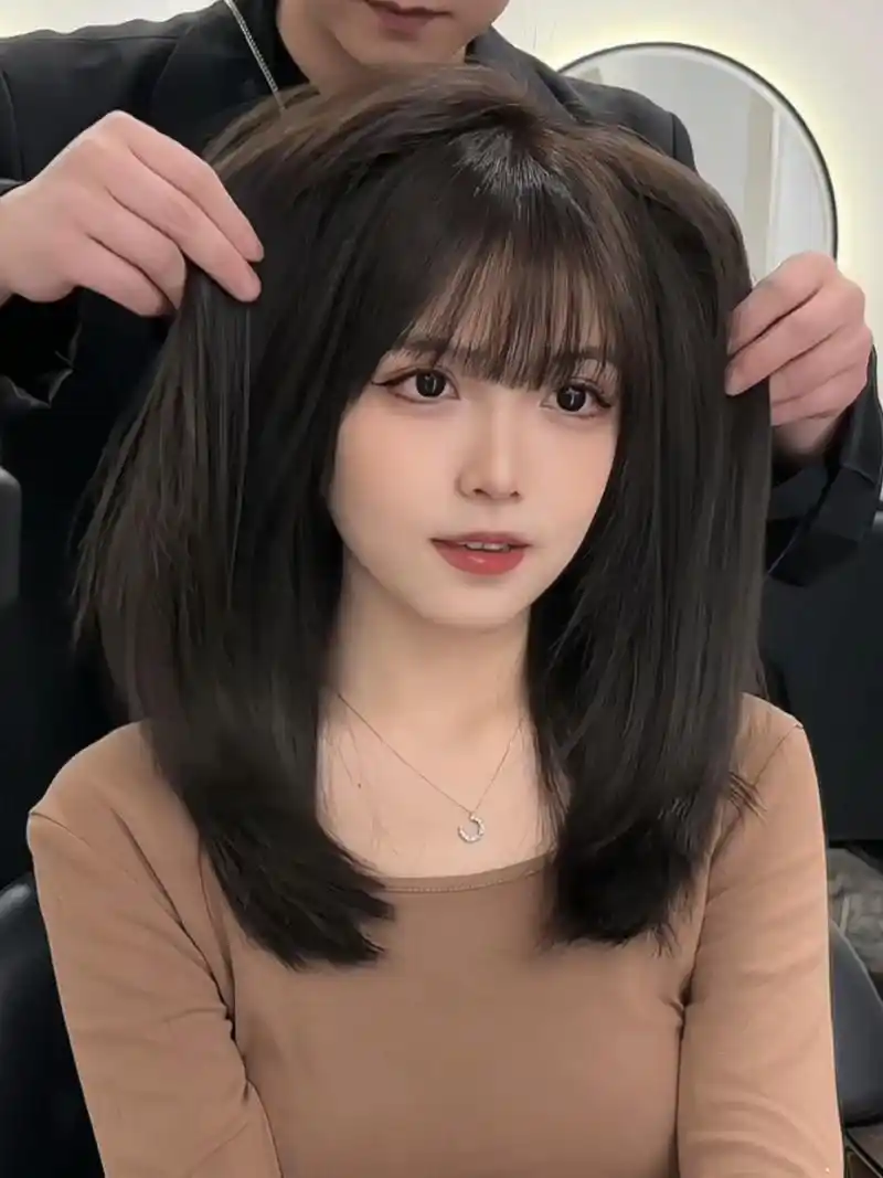 2023 超火初恋头圆脸妹纸显脸小发型—女生中长发发型 这款锁骨发