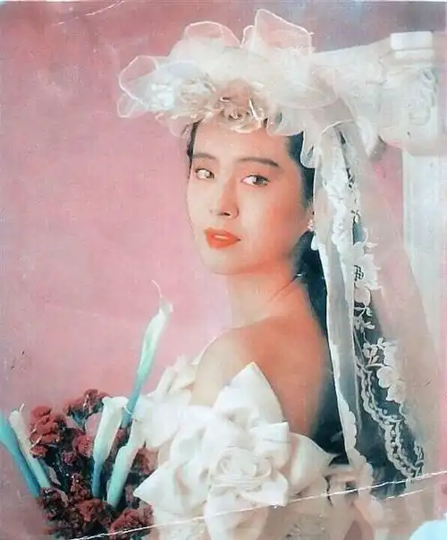 90年代香港女星穿上婚纱,王祖贤像时尚大片,赵雅芝林青霞美哭了