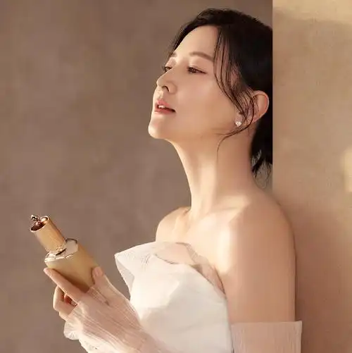 向美而行,和李英爱一起开启新「升」计划.