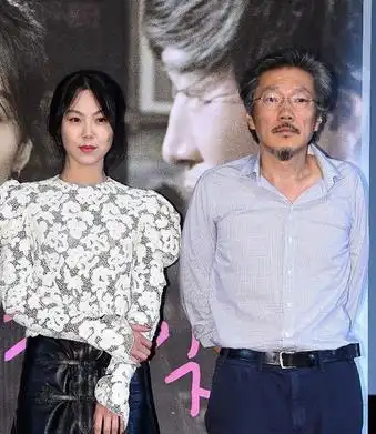 洪尚秀金敏喜同伴出席柏林电影节对于外遇解释会是