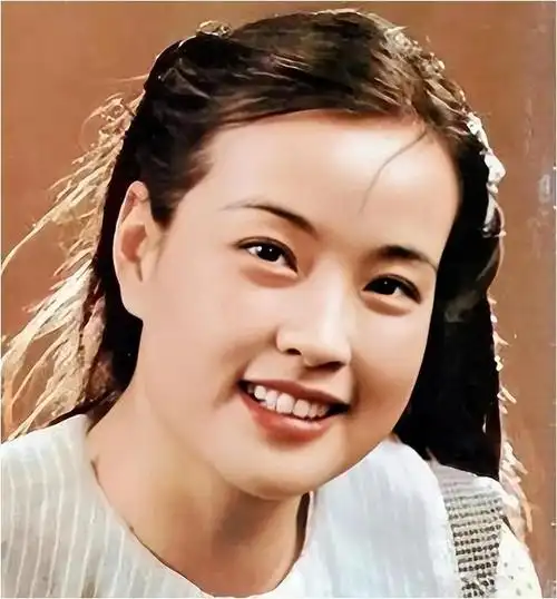 刘晓庆饰演少女引争议清醒回应让人深思70岁仍与丈夫感情甜蜜