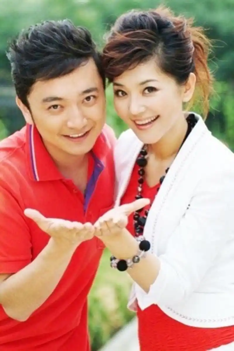 一次,程成到方琼家做客,正好方琼老公不在家,程成憋了半天忍不住说:"