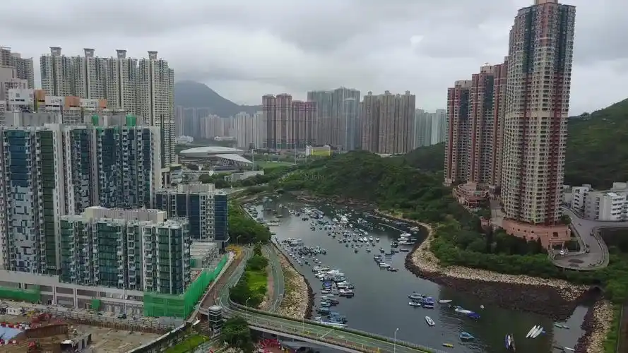 航拍香港西贡将军澳海湾楼宇半岛园区沿岸