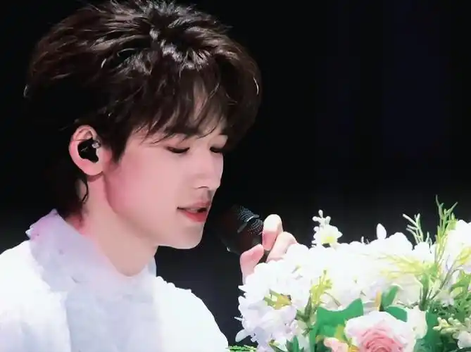 宋亚轩solo舞台不枉