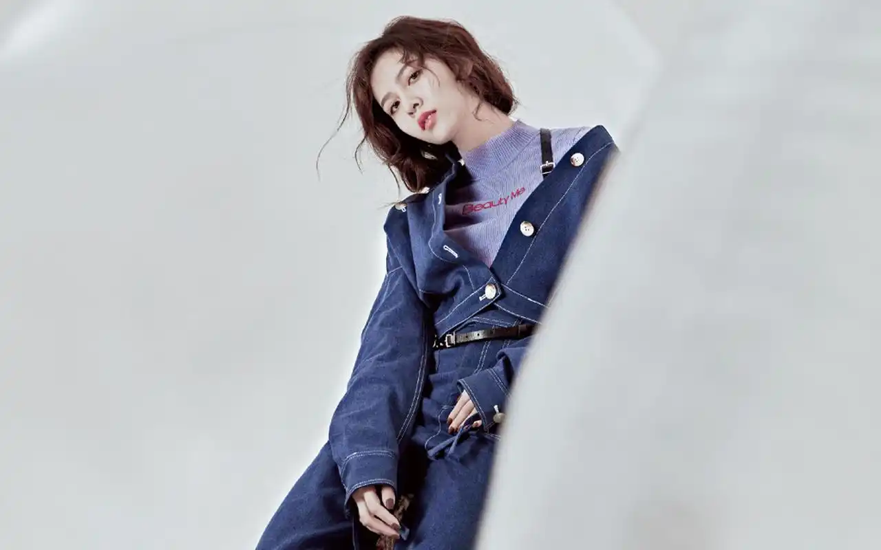 宋妍霏时尚率性写真图片桌面壁纸