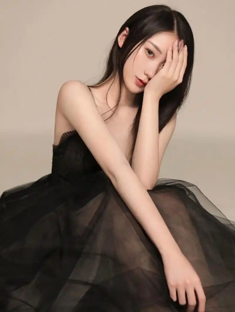 1,#黄子佼涉多罪被立案调查# 曾连爆13位艺人黑料,表示玉石俱焚.