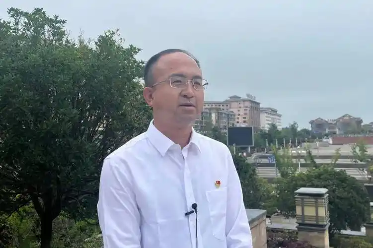 张功达县教育科技局党委书记,局长7月18日,省委省政府召开推动毕节高