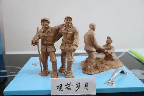 爱在手 党在心 红色泥塑献礼建党百年