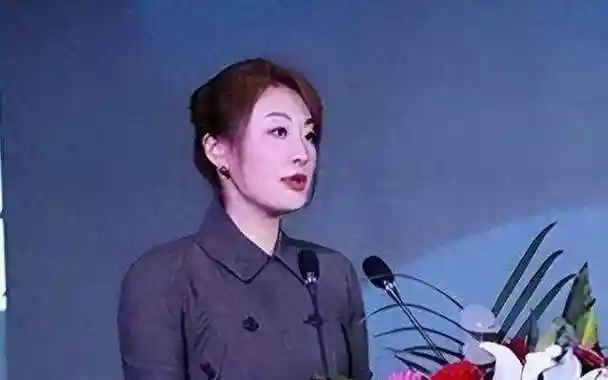 看了宗馥莉,再看孟晚舟,气质天差地别,网友:这才是"富贵相"