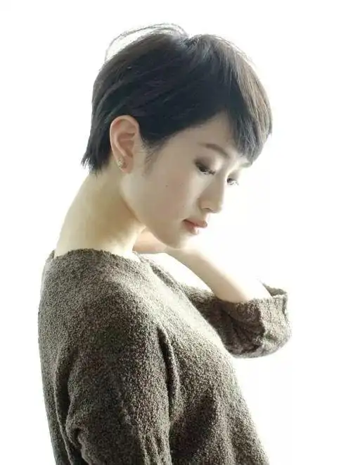 适合20多岁女生的日系短发造型!_发型