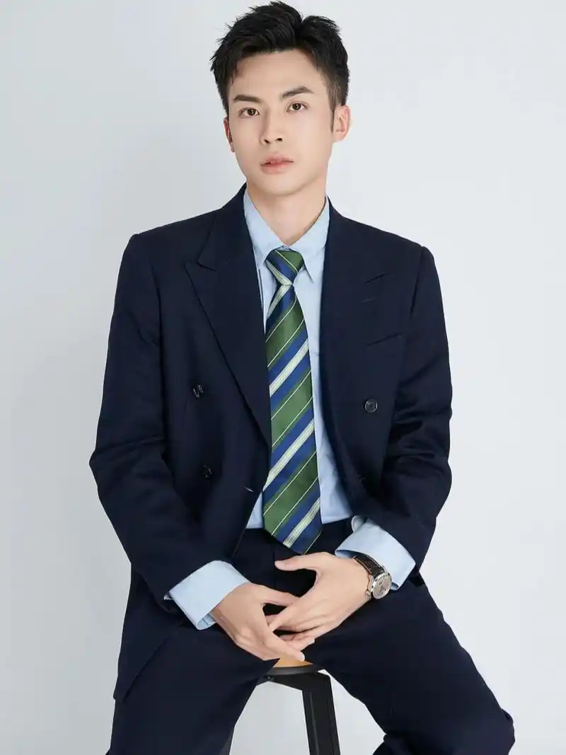 工作第五年,一直想要给自己拍一套职业形象照,终于趁在广州出差的机会