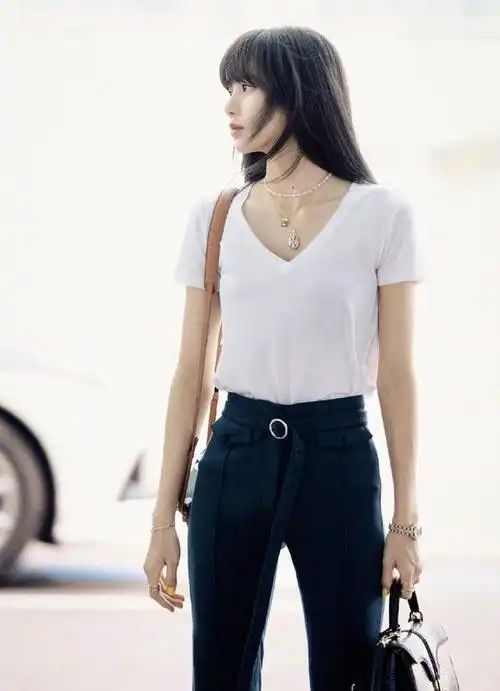 "人间芭比"lisa青你2中大秀身材,时尚感爆棚