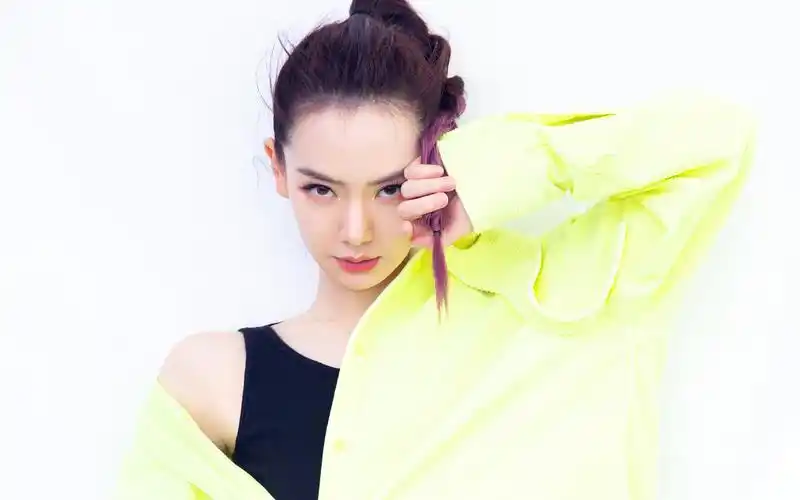 戚薇元气性感写真图片桌面壁纸