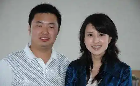 不过两人的交情一直也是很好的,就连张蕾的富豪老公也是毕福剑介绍的.