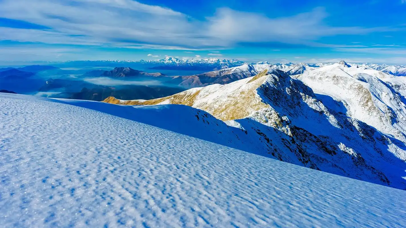 多洛米蒂国家公园雪景高清桌面壁纸