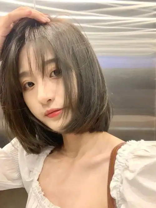 少女感短发圆脸女生推荐可甜可盐修容减