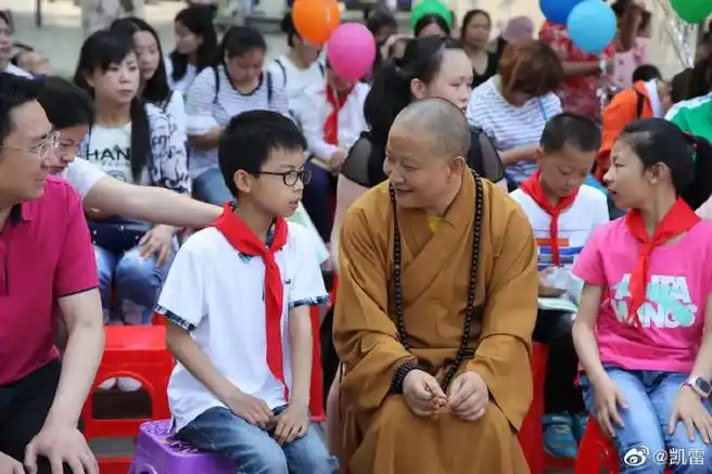 汶川寺庙出生的108个罗汉娃长大了##汶川地震108个罗汉娃长大