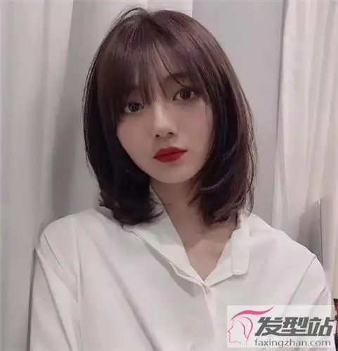 减龄内扣锁骨发 时尚感及肩短发_发型站_最新流行发型设计发型图片与