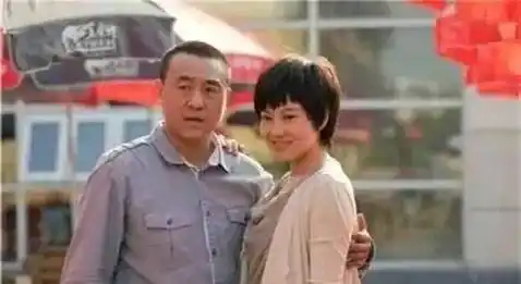 原创何冰同学聚会白捡一个老婆没钱结婚妻子倒贴五千恩爱幸福