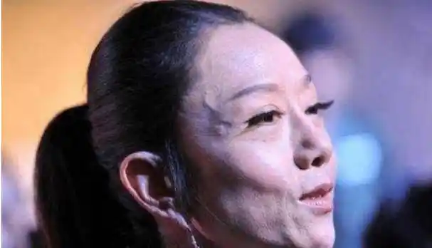 杨丽萍的照片,素颜让人惊讶,网友:太真实了吧!_一定的_身材_年龄