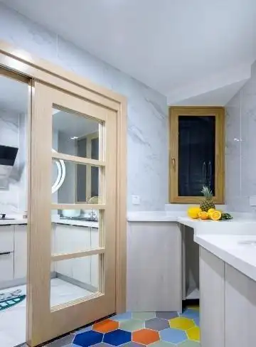 厨房别再装推拉门了现在流行这种子母门美观大方还隔油烟