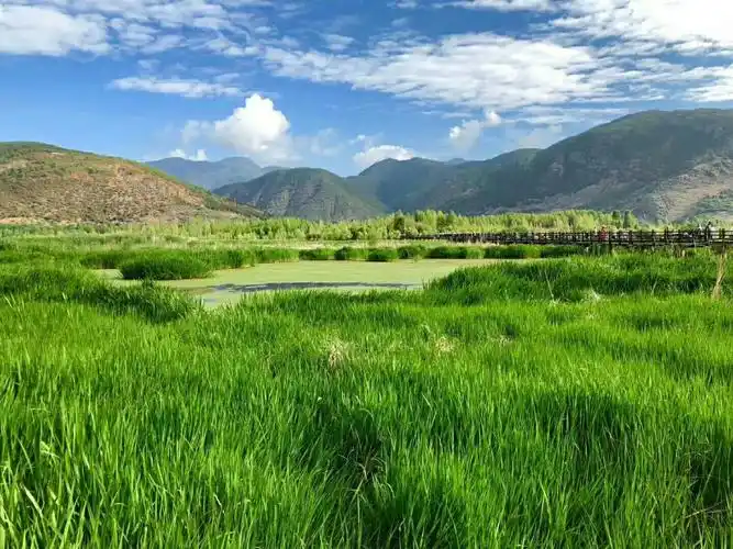 美丽的玉龙雪山让人心胸开阔