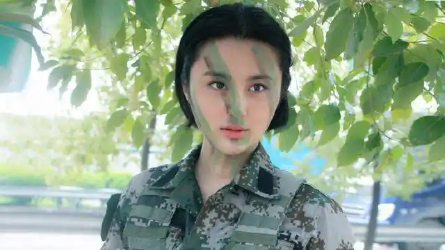她是特种兵之火凤凰里面的演员比最美警花侯梦莎都美