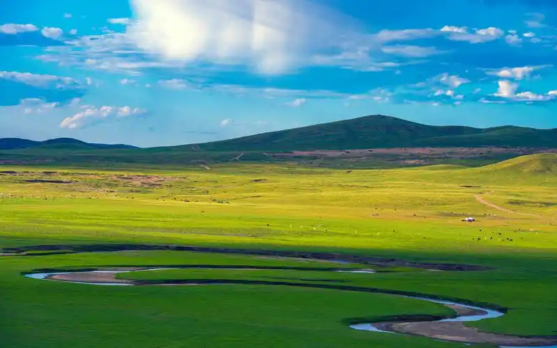 一望无际的绿色大草原唯美风景图片桌面壁纸