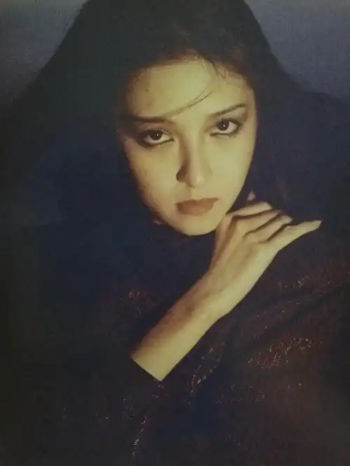 我喜欢胡因梦这两张照片,冷冷的-笑闲生