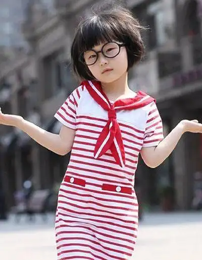 天然色的和婉发尾被修剪成齐耳短发波波头发型,蓬松丰满的发丝沿脸部