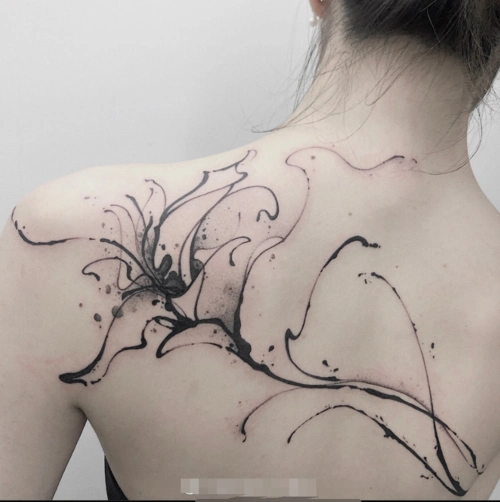 背部抽象纹身设计3