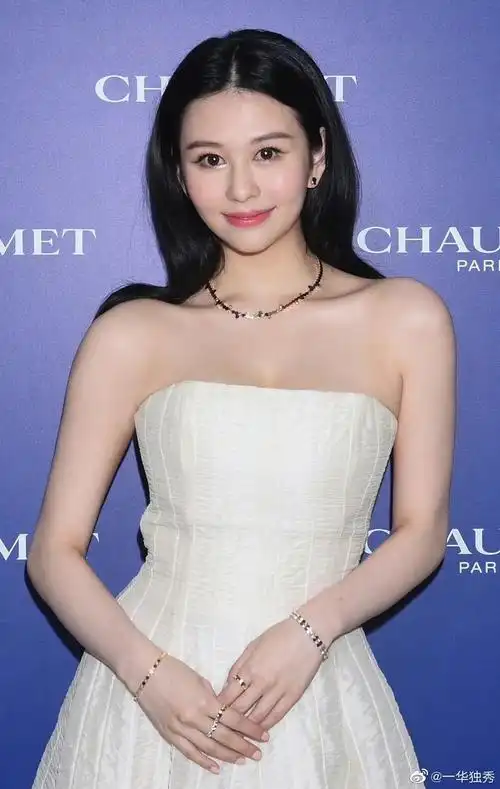 68张美图:直接生长在罗马,赢在起跑线上的邱淑贞大女儿沈月有多美