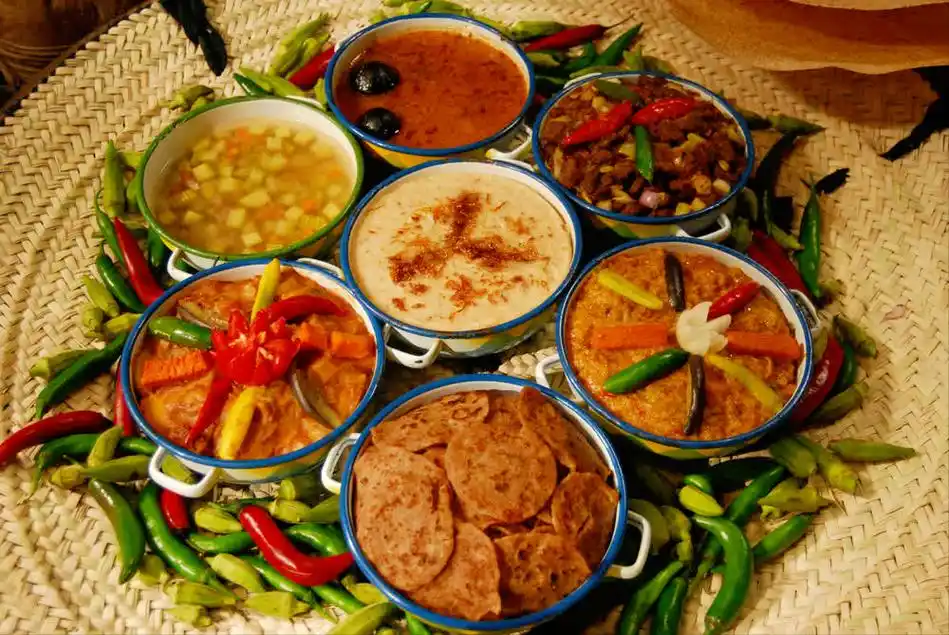 去沙特吃什么?沙特阿拉伯传统美食都在这里了! - 沙特阿拉伯上下班时