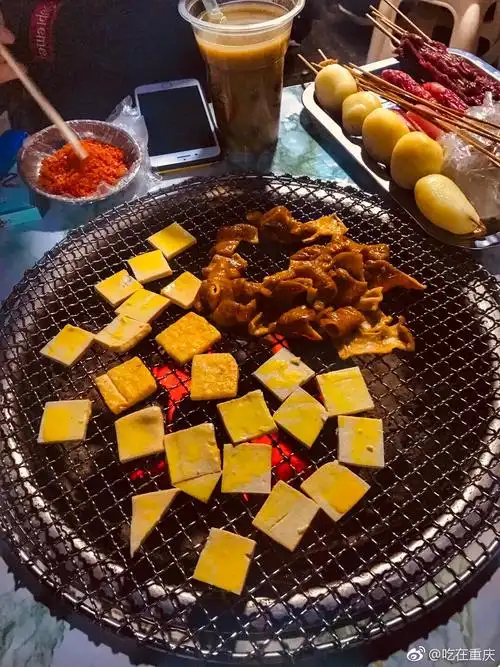 最近很火的烤小豆腐来了小豆腐外酥里嫩好吃惨了