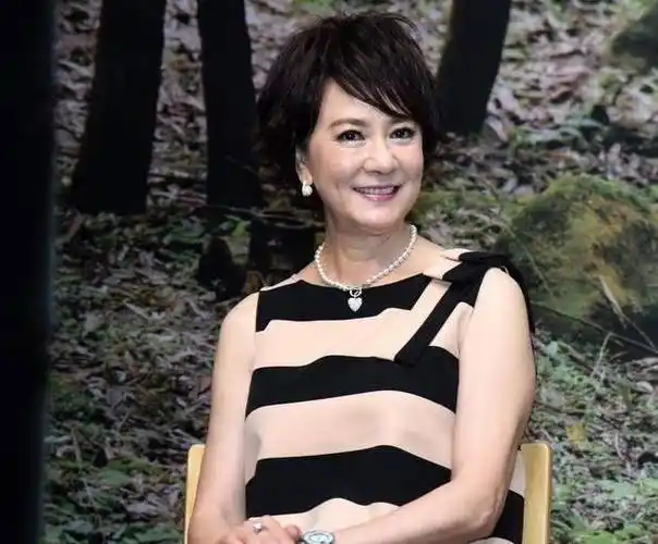 67岁苗可秀单身30年至今未婚曾和李小龙拍戏传出绯闻而红极一时