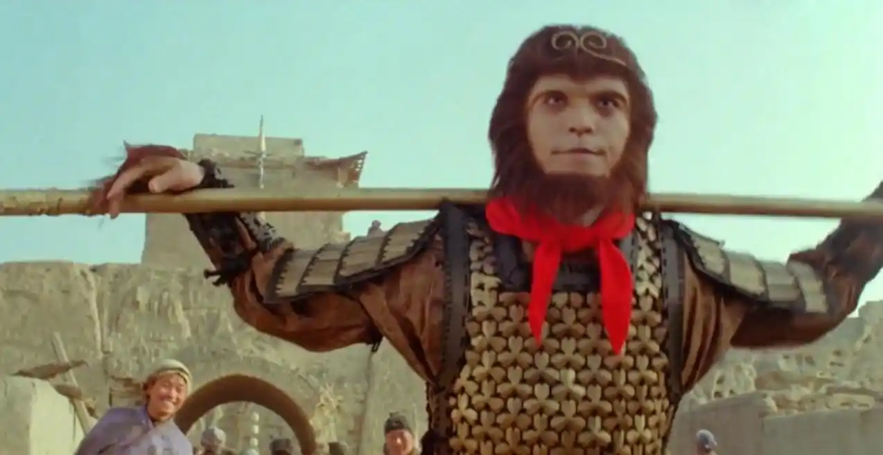 而且六小龄童还在很多场合吐槽周星驰《大话西游》里的那个孙悟空