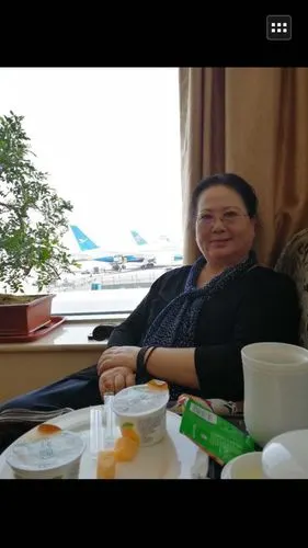 中国人民解放军艺术学院名星夫妻白志迪(戏剧系六三班)王丽华(午蹈系