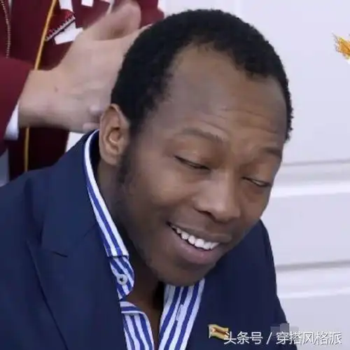 跑男团在这个面试过程中也是搞怪频出,邓超第一个在"联合国面试"这一