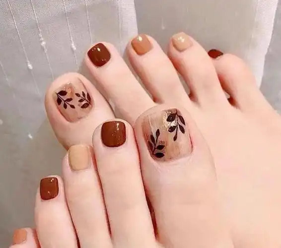 脚趾甲美甲显白图片,脚趾甲什么颜色显白(八款夏日脚趾美甲图片)