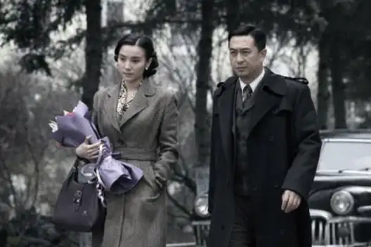 悬崖周乙喜欢顾秋妍么四个细节说明周乙是人而不是神