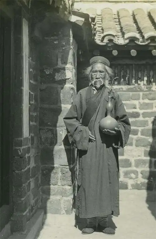 真实的民国道士照片身处乱世有人隐居山林有人下山救世